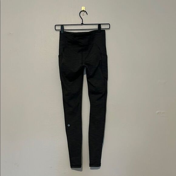 Lululemon heathered Black Leggings, size 4 - Picture 3 of 8